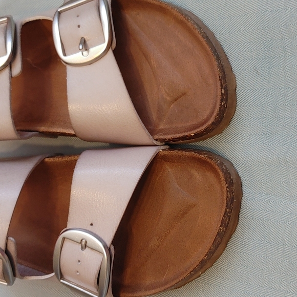 ⚫Time and Tru Sandals - Picture 2 of 10